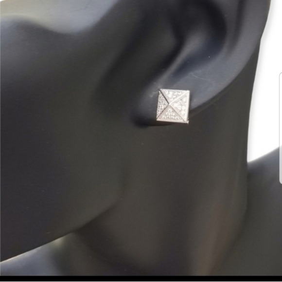 NWOT STERLING SILVER & CZ PYRAMID STUD EARRINGS - Picture 1 of 5